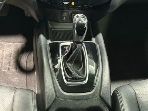 Used 2017 Nissan Rogue SV w/ SV Premium Package image 20