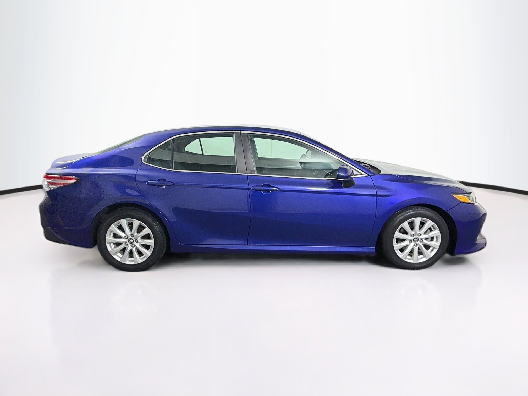 Used 2018 Toyota Camry LE FWD image 10