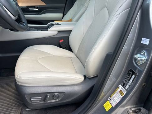 Certified 2025 Toyota Grand Highlander FWD image 15
