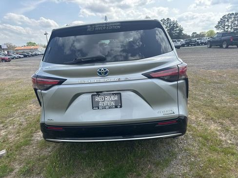 Used 2023 Toyota Sienna Platinum image 5