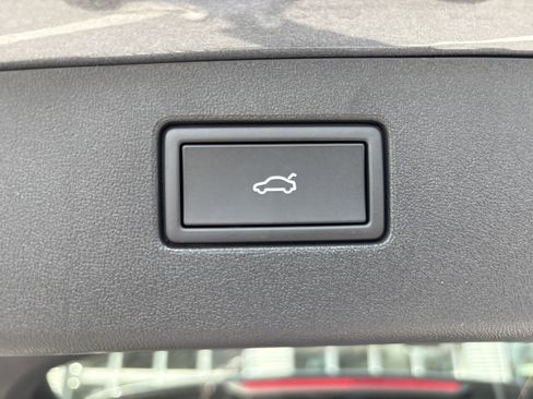 New 2025 Volkswagen Tiguan SE image 13