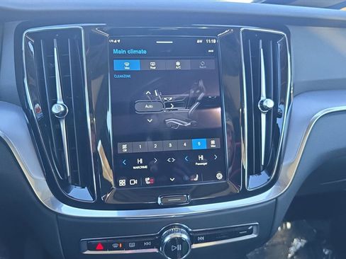 Used 2024 Volvo S60 B5 Core image 17