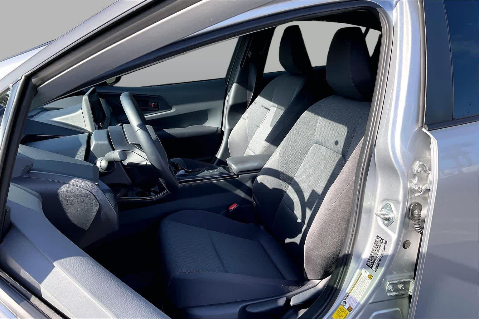 Certified 2025 Toyota Prius LE FWD image 7