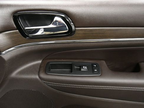 Used 2019 Jeep Grand Cherokee Overland image 29