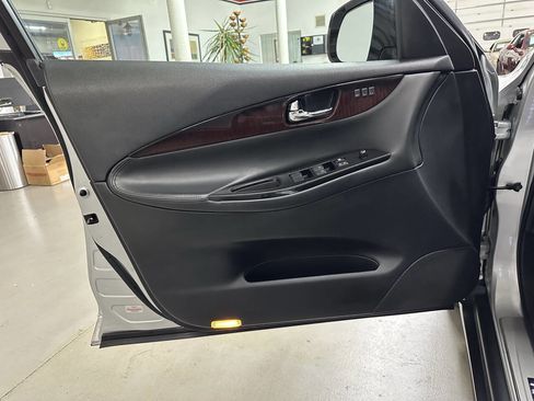 Used 2016 INFINITI QX50 Journey w/ Premium Package image 10