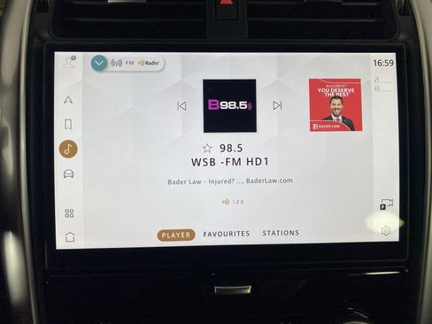 Used 2025 Land Rover Discovery S image 22