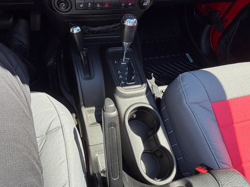 Used 2014 Jeep Wrangler Unlimited Rubicon w/ Connectivity Group AWD/4WD image 20