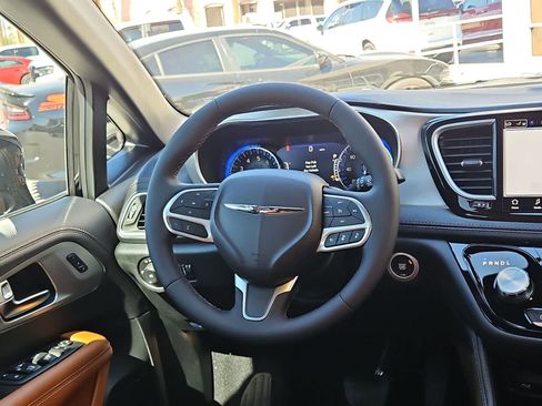 New 2026 Chrysler Pacifica Pinnacle image 22