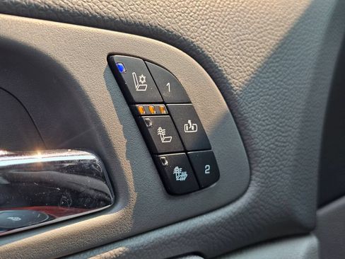 Used 2010 Chevrolet Tahoe LTZ AWD/4WD image 31