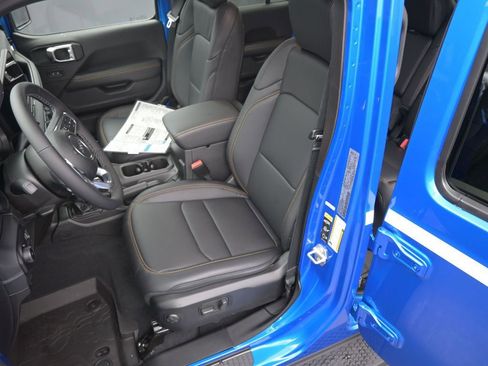 New 2026 Jeep Wrangler Unlimited Sahara AWD/4WD image 11