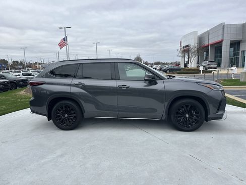 Certified 2025 Toyota Highlander XSE image 11