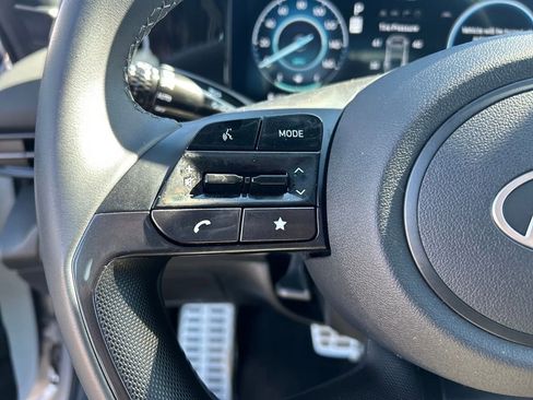 Used 2025 Hyundai Elantra SEL image 13