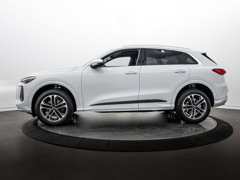Used 2025 Audi Q5 Premium Plus w/ Premium Plus AWD/4WD image 6