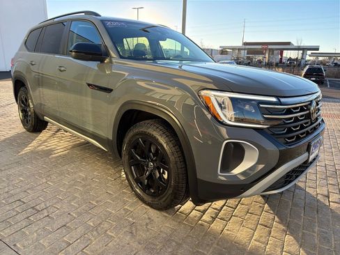 Certified 2025 Volkswagen Atlas Peak Edition SE image 9