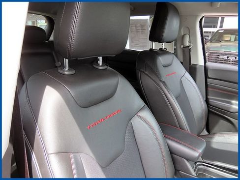 Used 2022 Jeep Compass Trailhawk w/ Trailhawk Convenience Group AWD/4WD image 11