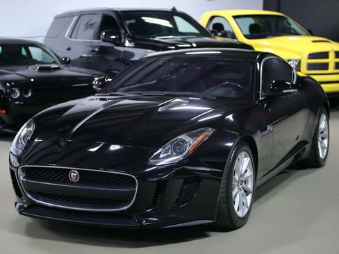 Used 2017 Jaguar F-TYPE Coupe image 6