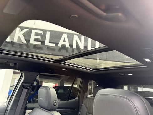 New 2026 Buick Enclave Avenir FWD image 23