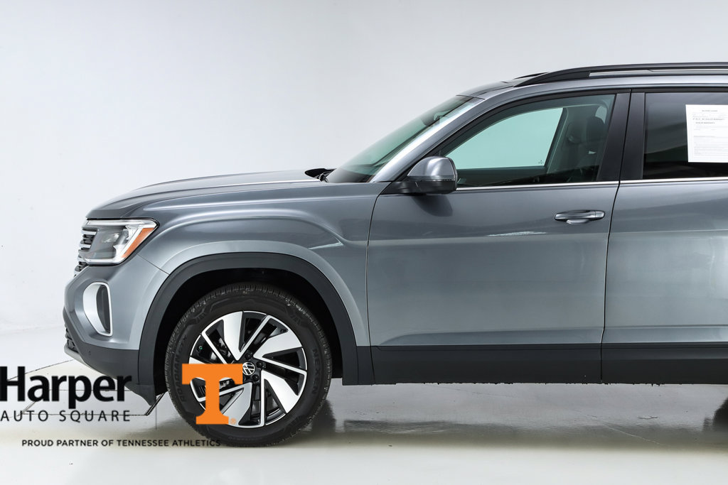 New 2025 Volkswagen Atlas SE w/ Panoramic Sunroof Package FWD image 3