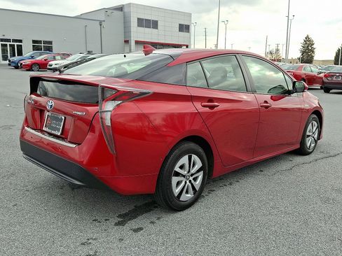 Used 2017 Toyota Prius Three image 7