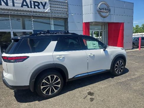 New 2026 Nissan Pathfinder Platinum AWD/4WD image 4