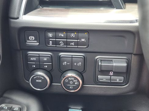 Used 2025 Chevrolet Tahoe Z71 w/ Comfort Package AWD/4WD image 24