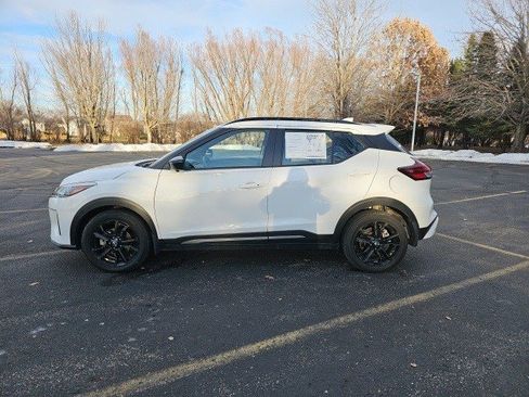 Used 2024 Nissan Kicks SR image 2