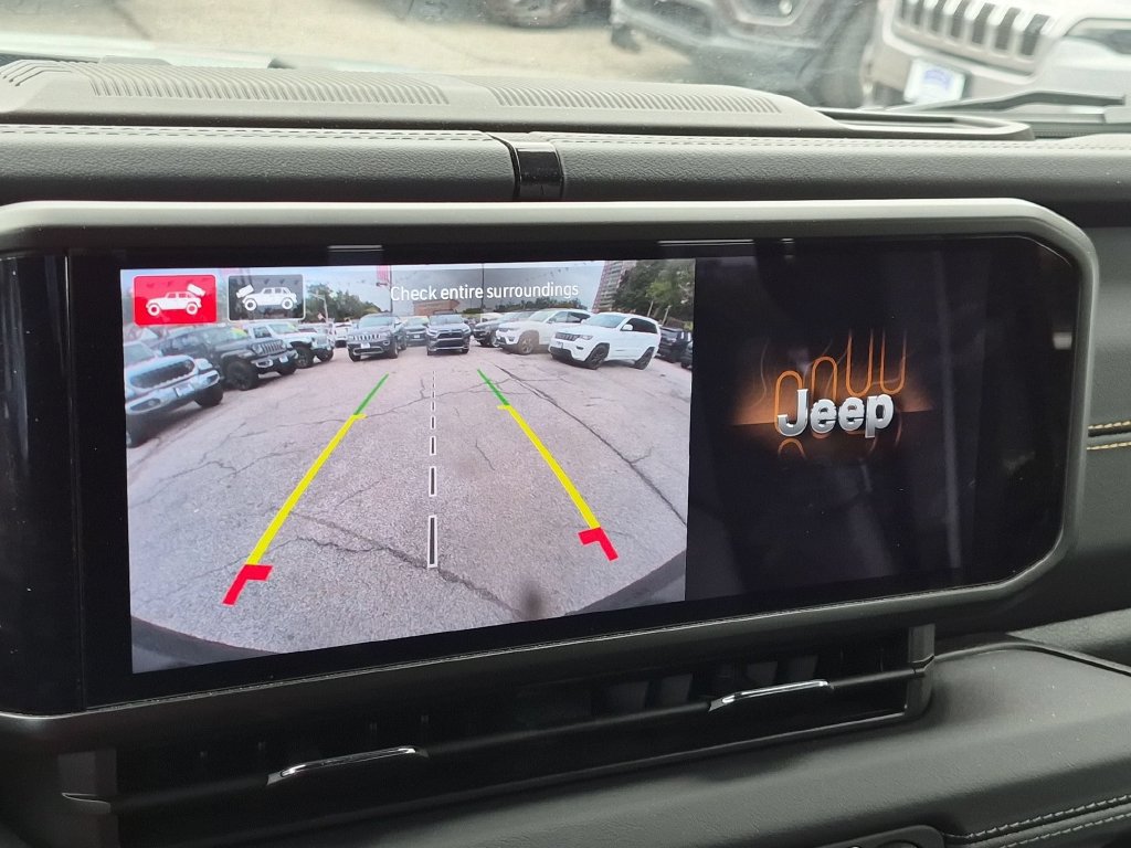 Used 2024 Jeep Wrangler Unlimited Sahara w/ Technology Group AWD/4WD image 19
