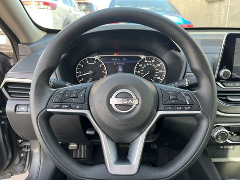 Used 2025 Nissan Altima 2.5 SV image 28