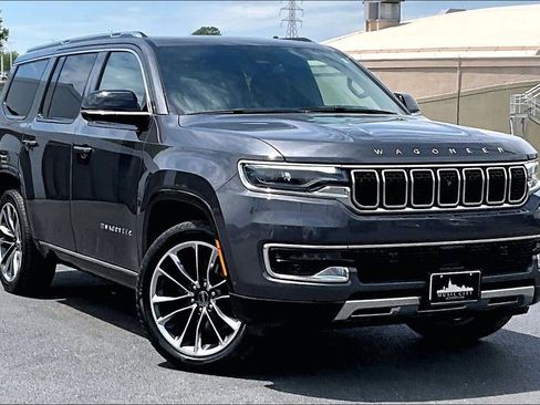 Used 2023 Jeep Wagoneer Series III w/ Premium Group I AWD/4WD image 38