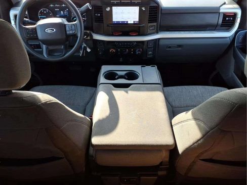 Used 2024 Ford F250 XLT AWD/4WD image 11