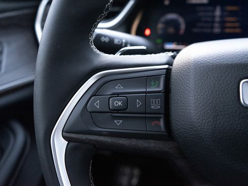 Used 2024 Jeep Grand Cherokee Limited w/ Black Appearance Package image 24