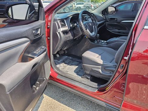 Used 2016 Toyota Highlander LE AWD/4WD image 23