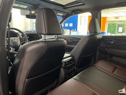 Used 2025 Honda Ridgeline Black Edition image 16