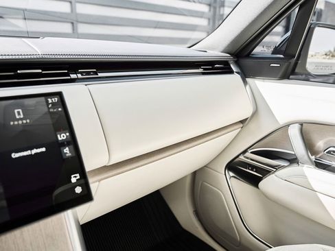 Used 2024 Land Rover Range Rover Long Wheelbase SE image 77