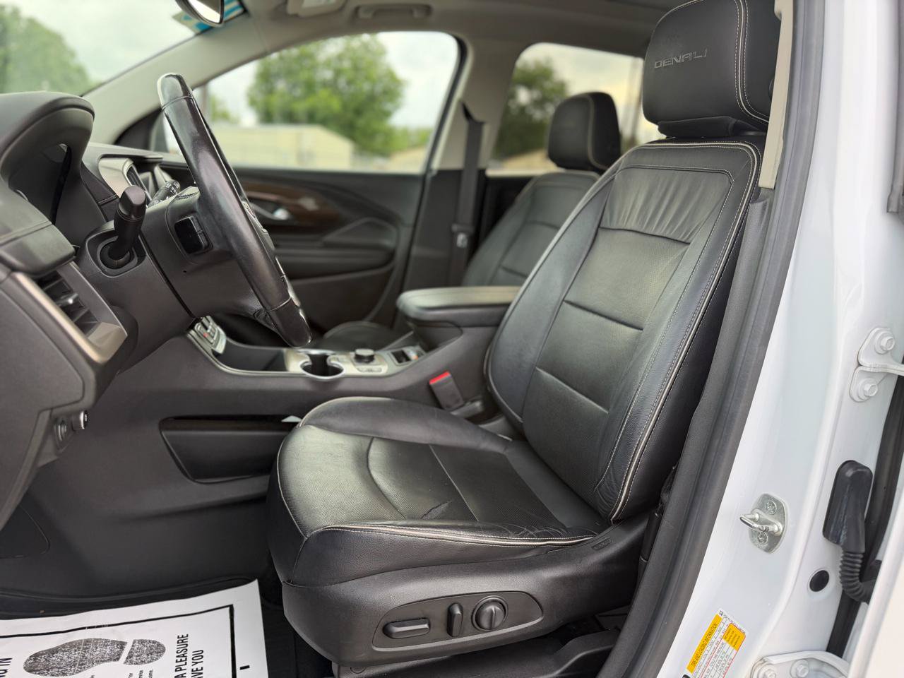 Used 2020 GMC Terrain Denali w/ Denali Premium Package FWD image 10