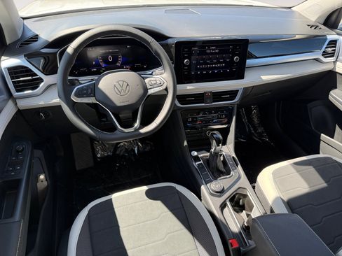 New 2026 Volkswagen Taos SE image 15
