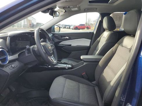 Used 2024 Chevrolet Trax LT w/ Sunroof Package image 5