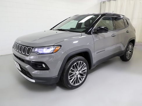 Used 2023 Jeep Compass Limited w/ Elite Group AWD/4WD image 14
