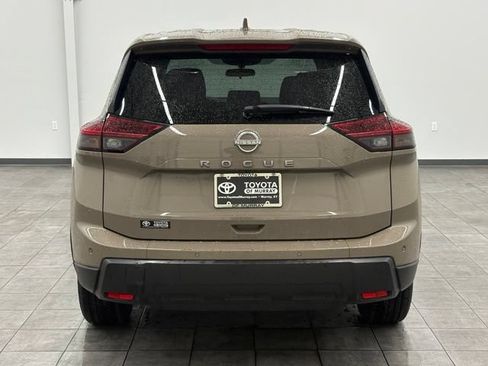 Used 2025 Nissan Rogue SV FWD image 3