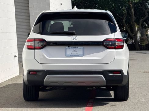 Used 2024 Honda Pilot EX-L image 9