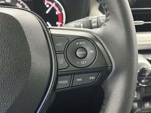 Used 2025 Toyota RAV4 XLE Premium AWD/4WD image 31
