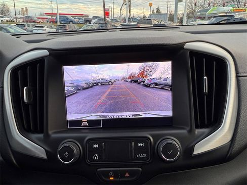 Used 2023 GMC Terrain SLT image 16