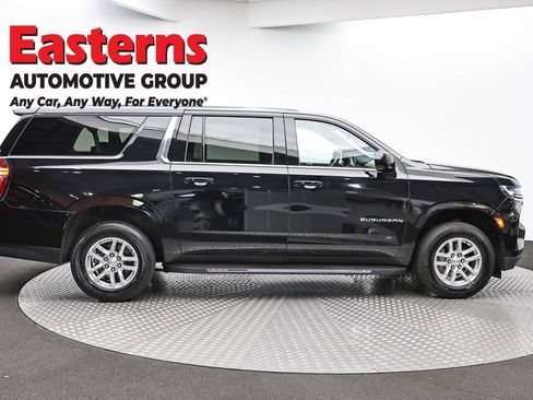 Used 2024 Chevrolet Suburban LT image 4