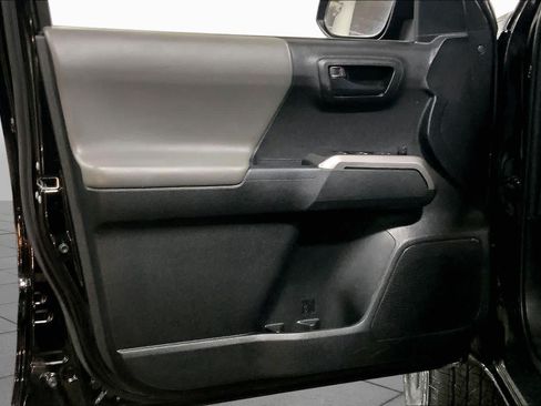 Certified 2023 Toyota Tacoma SR5 AWD/4WD image 22