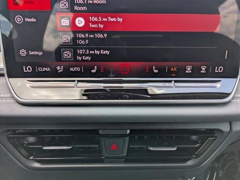 New 2026 Volkswagen Tiguan SE R-Line FWD image 18