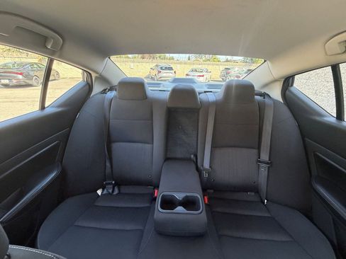 Used 2025 Nissan Altima 2.5 SV FWD image 38