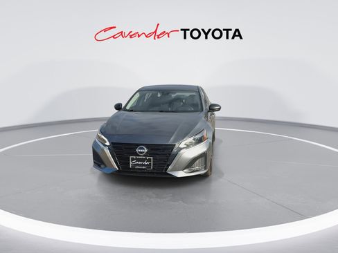 Used 2025 Nissan Altima 2.5 SV FWD image 3