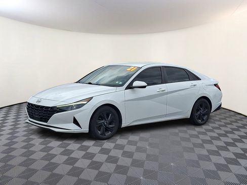 Used 2021 Hyundai Elantra SEL w/ Convenience Package image 3