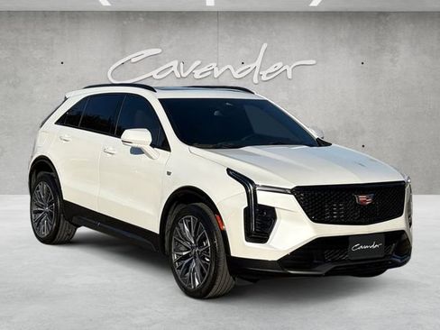 Used 2024 Cadillac XT4 Sport image 2