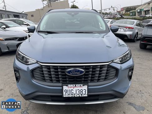 Used 2025 Ford Escape SE image 2